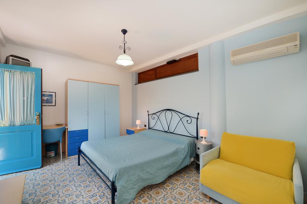 Bed and Breakfast La Capannina Прочида Номер фото